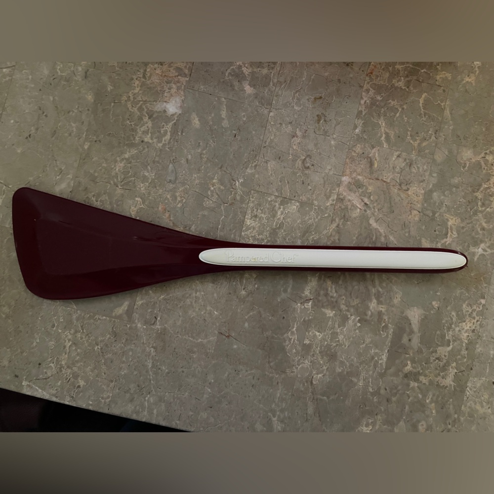 Pampered Chef Maroon and White Serving Paddle